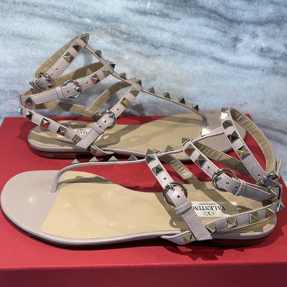 Valentino Garavani
Rockstud Ankle-Strap Leather Thong Sandals size 37 - Picture 8 of 10